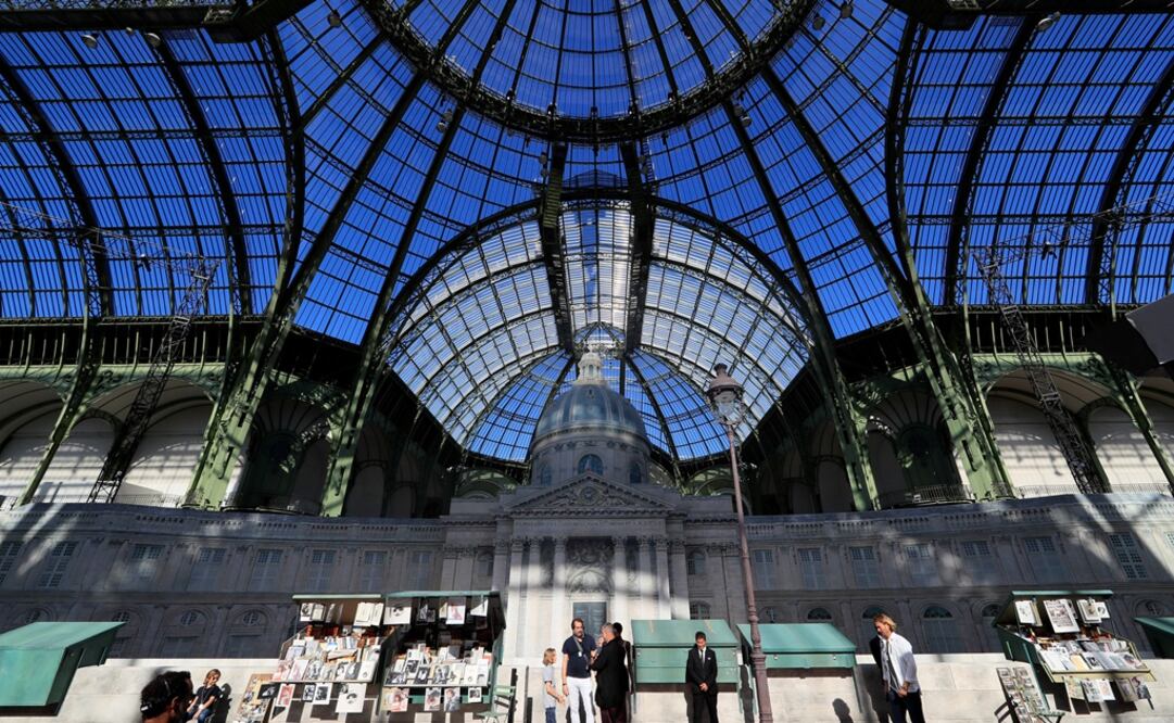 Sala principal del museo del Grand Palais donde se celebra la Bienal de los Anticuarios de París. Foto: REUTERS/Gonzalo Fuentes