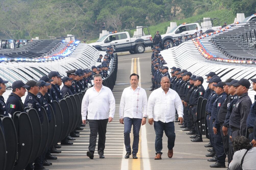 La semana pasada, el gobernador y el titular de la SSP, Hugo Gutiérrez Maldonado anunciaron la compra de 160 patrullas nuevas con una inversión de 208 mdp (ESPECIAL)