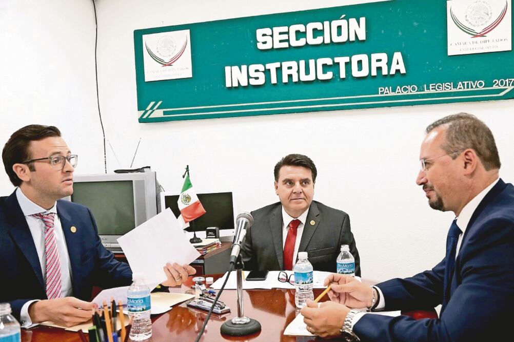 El presidente de la Sección Instructora, el priísta Ricardo Ramírez (centro), dijo que continúa el proceso de desafuero de la diputada Eva Cadena. (CARLOS MEJÍA. EL UNIVERSAL)