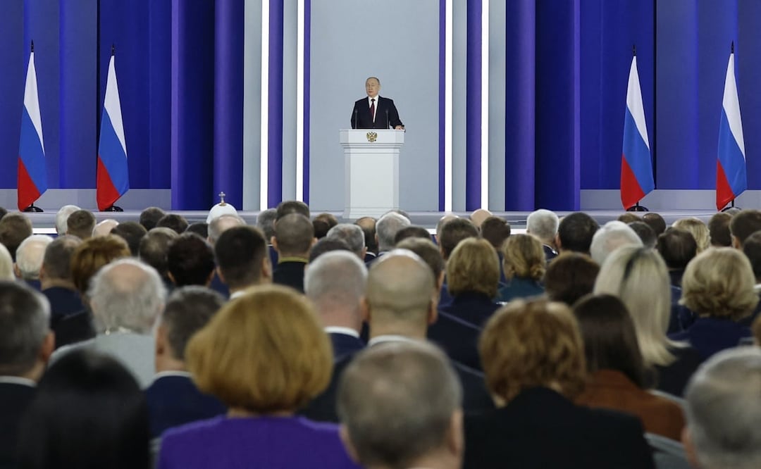El presidente ruso Vladimir Putin pronuncia su discurso anual sobre el estado de la nación en el centro de conferencias Gostiny Dvor en el centro de Moscú. Foto: AFP