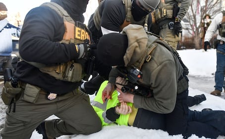 Agentes de ICE comen en restaurante mexicano en Minnesota y luego detienen a los trabajadores