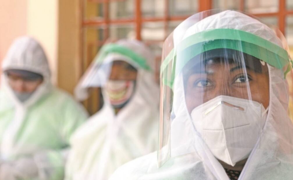 Los otros héroes que desinfectan las calles de CDMX ante el Covid-19