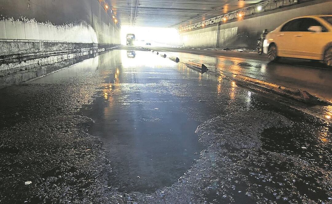 Ricardo afirma que el bajopuente que cruza el Eje 1, por Garibaldi, es un peligro para los ciclistas. Foto: Especial.