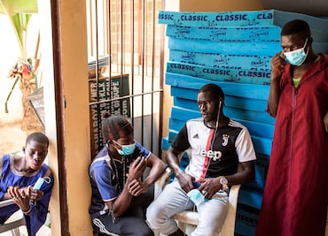 Investigan en Senegal enfermedad que provoca “granos impresionantes” en pescadores