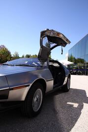 Convierte su Renault en auto de Volver al Futuro