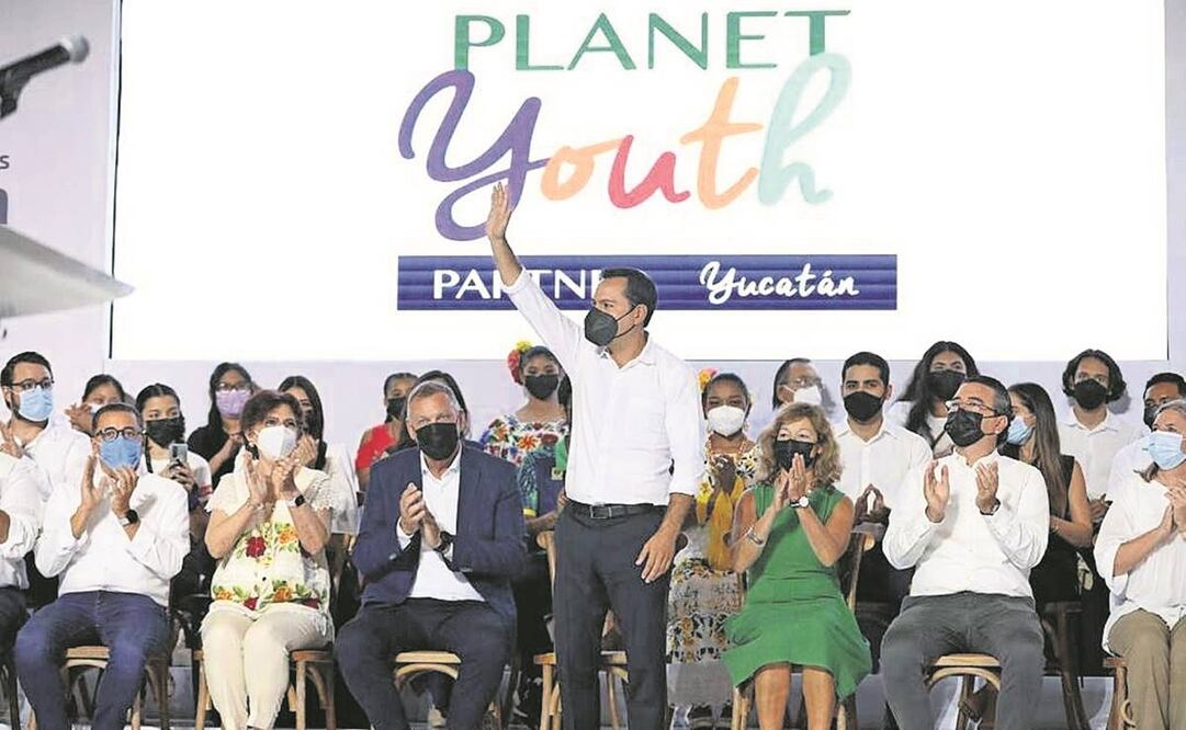 El gobernador Mauricio Vila Dosal, acompañado del presidente de Planet Youth, Jon Sigfusson, encabezaron el lanzamiento del plan. Foto: Especial.