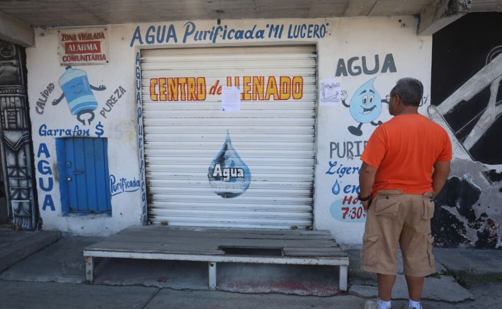 Por el cierre de pozos la semana pasada en varios municipios de la zona oriente, 650 purificadoras de agua de las 700 que existen en Ecatepec, están cerradas porque no tienen agua para vender.
Foto: Luis Camacho | El Universal