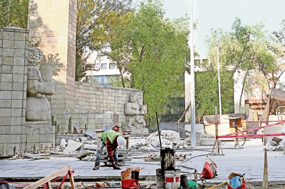 Luego del sismo del 19 de septiembre, la empresa Megarquitectos realizó, con recursos del Fonden, trabajos emergentes para contener el daño tras el colapso de la figura central. Foto: VALENTE ROSAS. EL UNIVERSAL