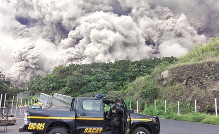 Video. Captan erupción del volcán de Fuego de Guatemala desde el cielo