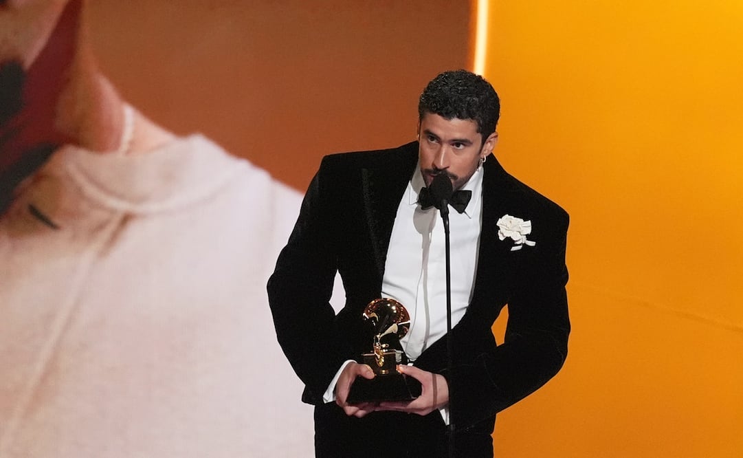 Bad Bunny se llevó el Grammy a Mejor álbum de música urbana por "Debí Tirar Más Fotos" . Foto: AP.