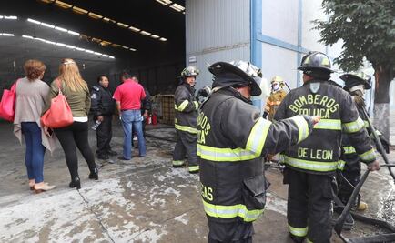 Controlan incendio de fábrica de polímeros en Toluca