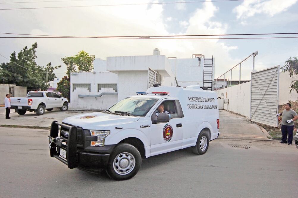 En el Semefo se realizaron los estudios a las heridas de los fallecidos en el accidente de la carretera Cafetal-Mahahual. Hasta ayer quedaban cuatro turistas en hospitales de Quintana Roo, un brasileño en Chetumal y tres de EU en Tulum (ESPECIAL)