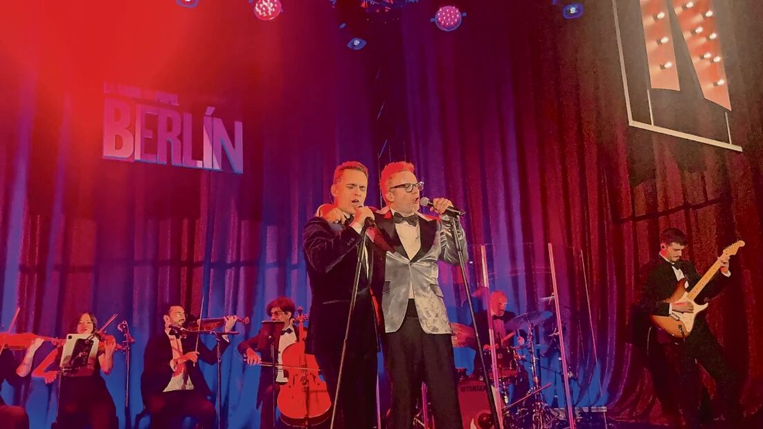 Pedro Alonso y Tristán Ulloa también cantaron en la premier. Foto: AFP y Alejandra Musi | El Universal