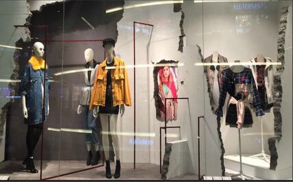 Polémico escaparate en Bershka hace enojar a mexicanos