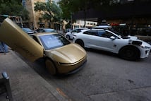 Elon Musk lanza los Cybercabs, taxis autónomos de Tesla; invita a que pasajeros pierdan el miedo a "no tener control"