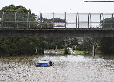 Miles de personas reciben orden de desalojar en Australia por severas inundaciones