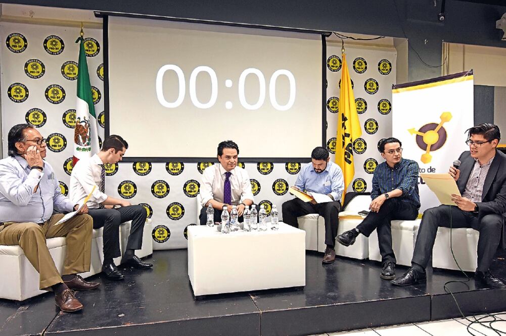 La agrupación juvenil perredista Punto de Encuentro diseñó el formato para contestar con límite de tiempo (ESPECIAL)