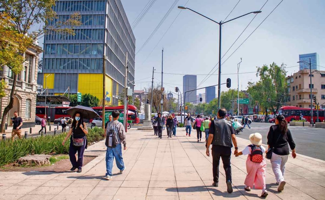 Una zona de Ribera de San Cosme e Insurgentes amaneció ayer sin comerciantes informales. Foto: Santiago Reyes / EL UNIVERSAL