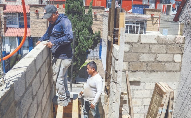 No todo mundo le entra a la albañilería; celebran el Día de la Santa cruz 