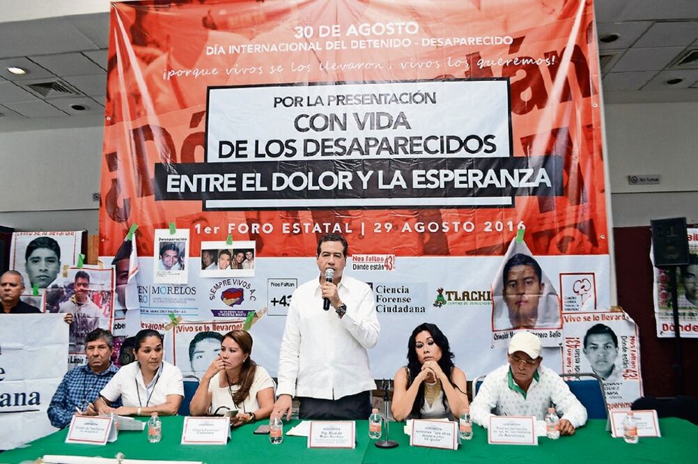 Padres de los 43 normalistas participaron en el foro “Entre el dolor y la esperanza: la lucha por la presentación con vida de los desaparecidos” (DASSAEV TÉLLEZ. EL UNIVERSAL)