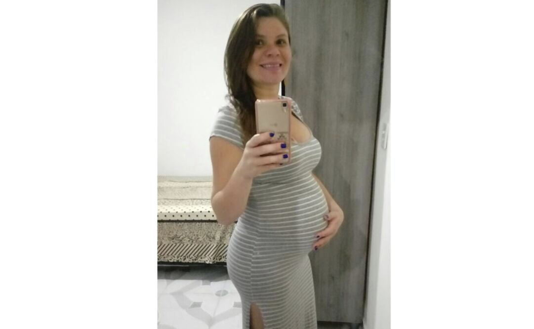 En esta fotografía, Claudineia dos Santos Melo, se toma una selfie en Río de Janeiro, Brasil (Foto: AP)