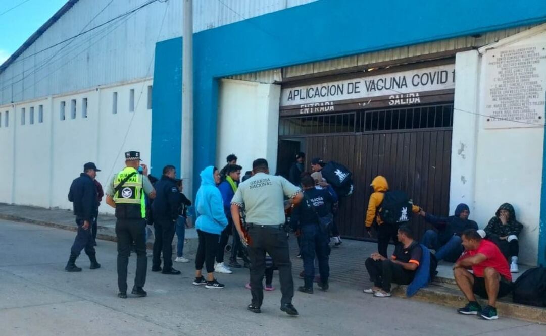 Los migrantes han caminado en las carreteras Costera de Chiapas y Panamericana de Oaxaca, desde que salieron de Tapachula. Foto: Especial