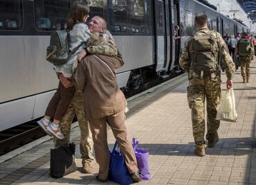 Ataques aéreos rusos dejan 2 muertos en Jersón, sur de Ucrania