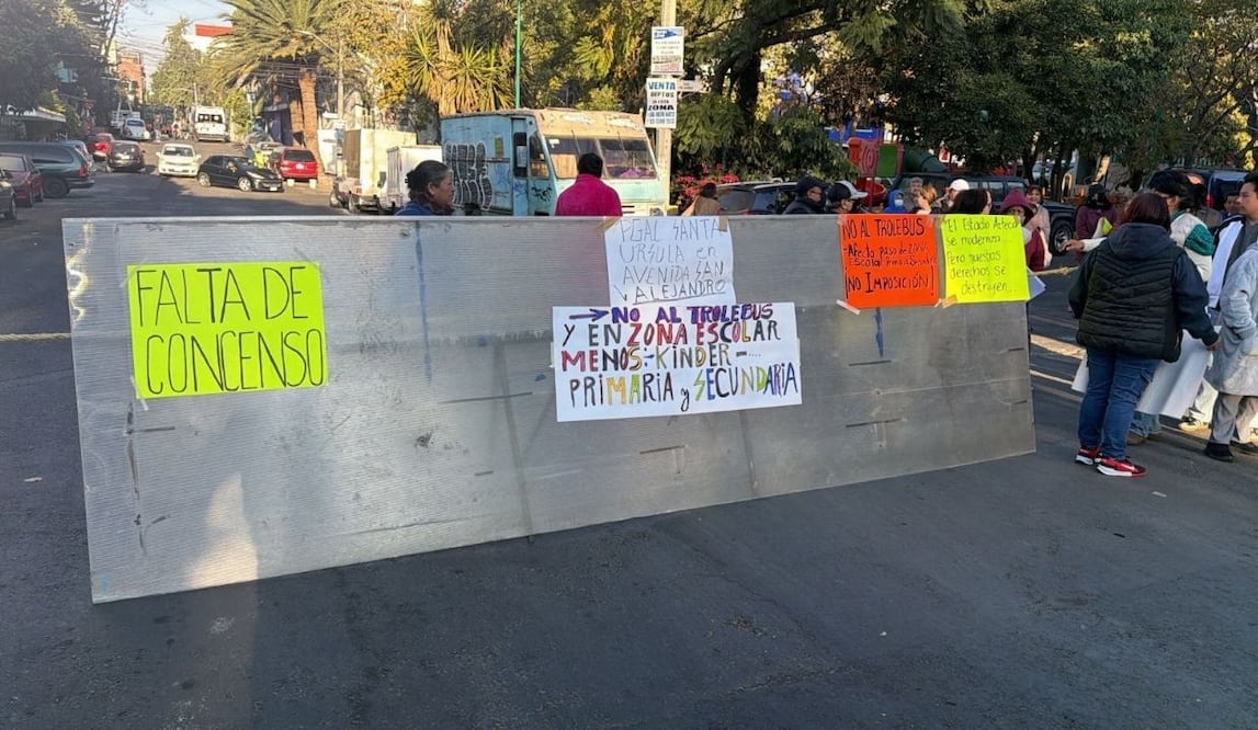 Bloqueo en Pedregal de Santa Úrsula; vecinos protestan contra proyecto de trolebús. Foto: Especial
