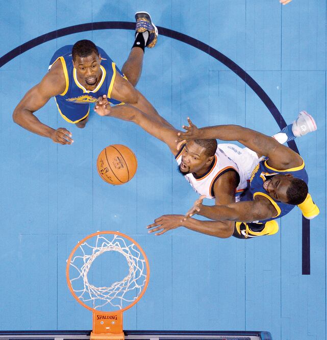 Kevint Durant lideró al Thunder con 33 puntos y ocho rebotes (EFE. TYLER SMITH)