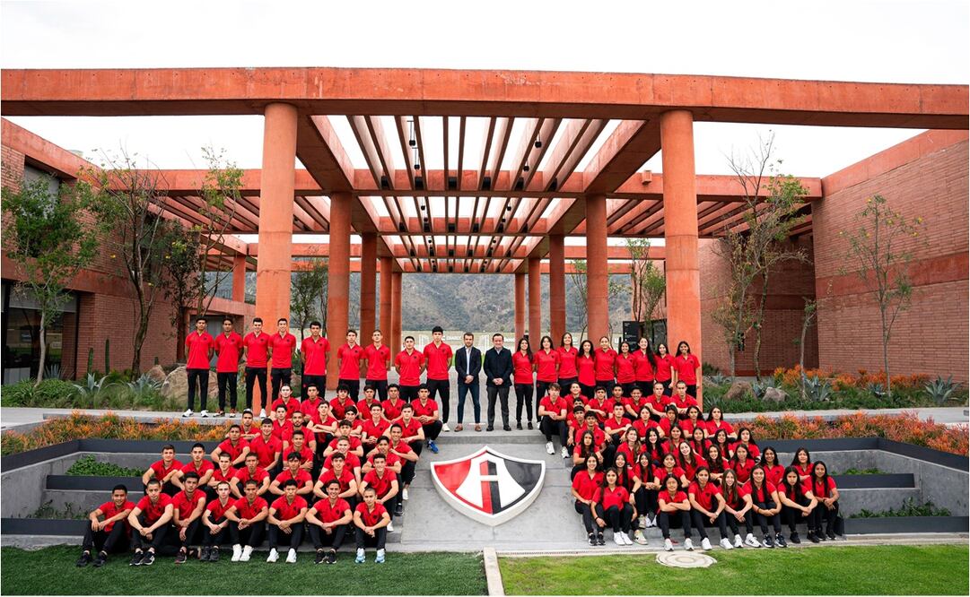 El Presidente de la Liga MX visitó las instalaciones de la Academia AGA. FOTO: Atlas