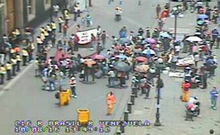 Jóvenes excluidos protestan en el Zócalo y la SEP