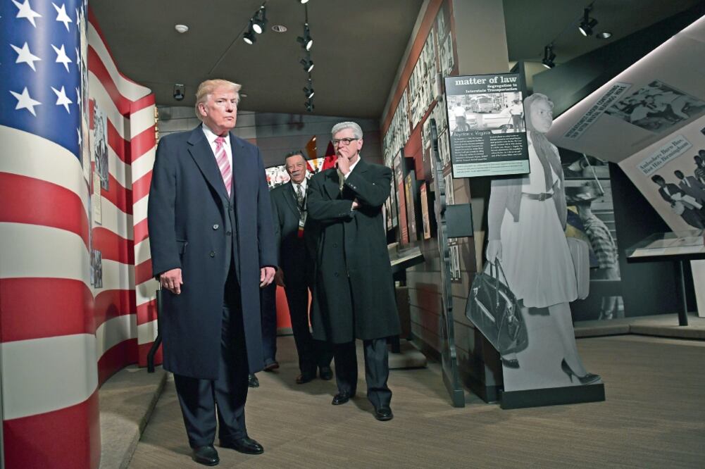 El presidente Donald Trump durante su visita de ayer al nuevo museo de derechos civiles, en Jackson, Mississippi. (SUSAN WALSH. AP)