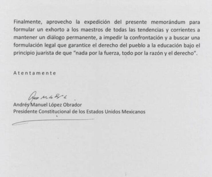 AMLO firma memorándum para frenar reforma educativa de Peña Nieto