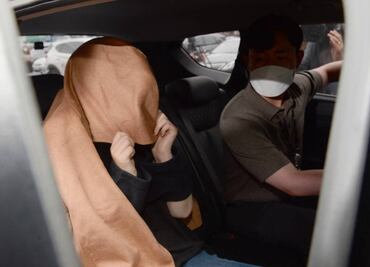 Corea del Sur extradita a sospechosa de matar a dos niños hallados en valijas