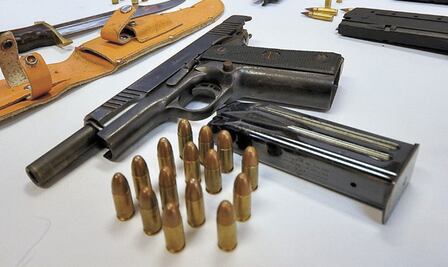 Detienen a presunta sobrina de “El Marro” con arsenal en Guanajuato