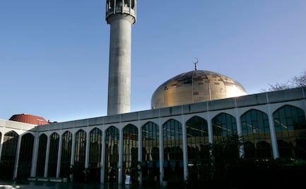 Apuñalan a un hombre en mezquita de Londres; hay un detenido
