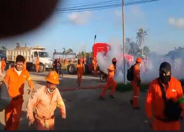 Trabajadores denuncian agresiones en paro de Dos Bocas; reportan al menos 3 heridos