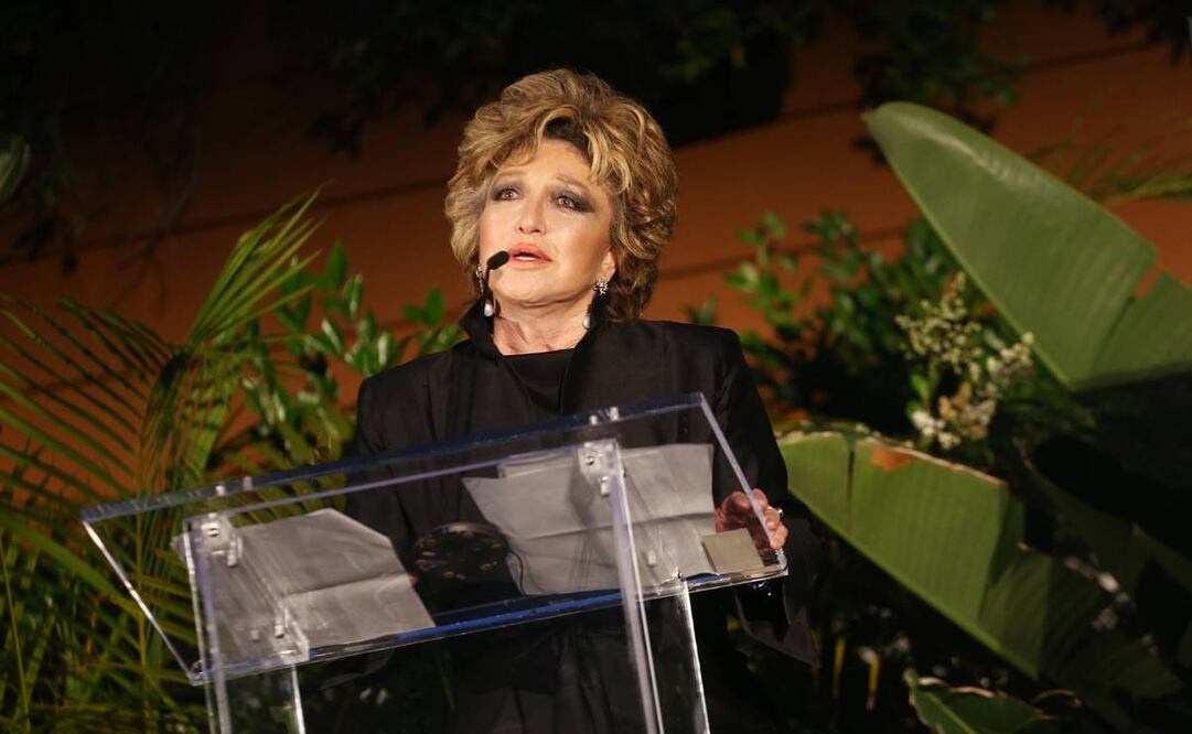 Angélica María en el escenario durante la Cámara de Comercio de Hollywood. Foto: Tommaso Boddi/AFP