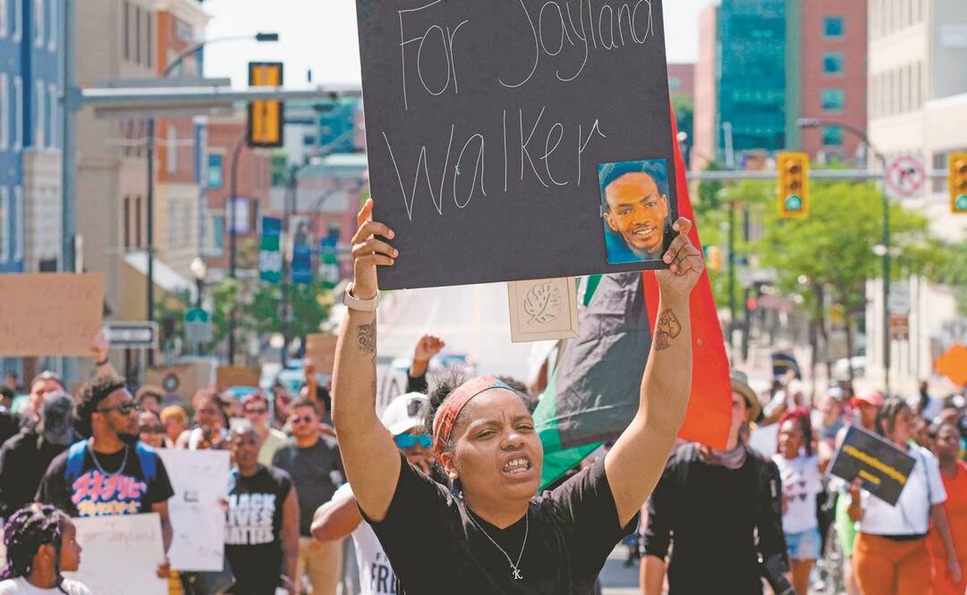 Manifestantes protestan por el asesinato de J. Walker, en Ohio. Foto: MATTHEW HATCHER/AFP