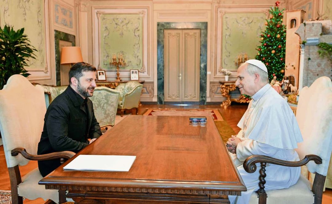 El mandatario ucraniano, Volodimir Zelensky, con el papa León XIV, ayer en Castel Gandolfo, una residencia papal fuera de Roma. Foto: AFP