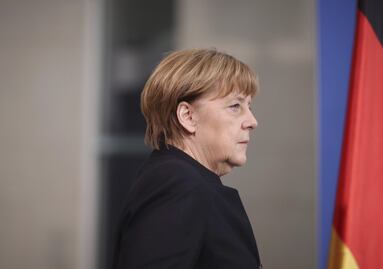 Ataque en Berlín se investiga como atentado terrorista, admite Merkel