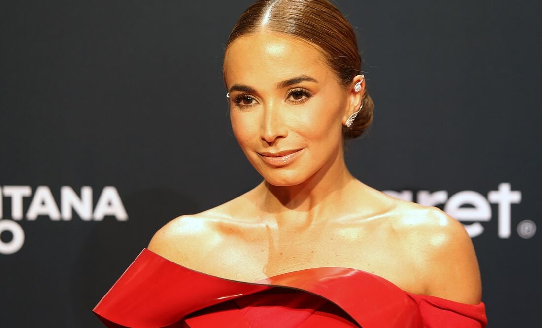 La actriz y cantante colombiana Majida Margarita Issa en alfombra roja de los Premios Platino. Foto: EFE.