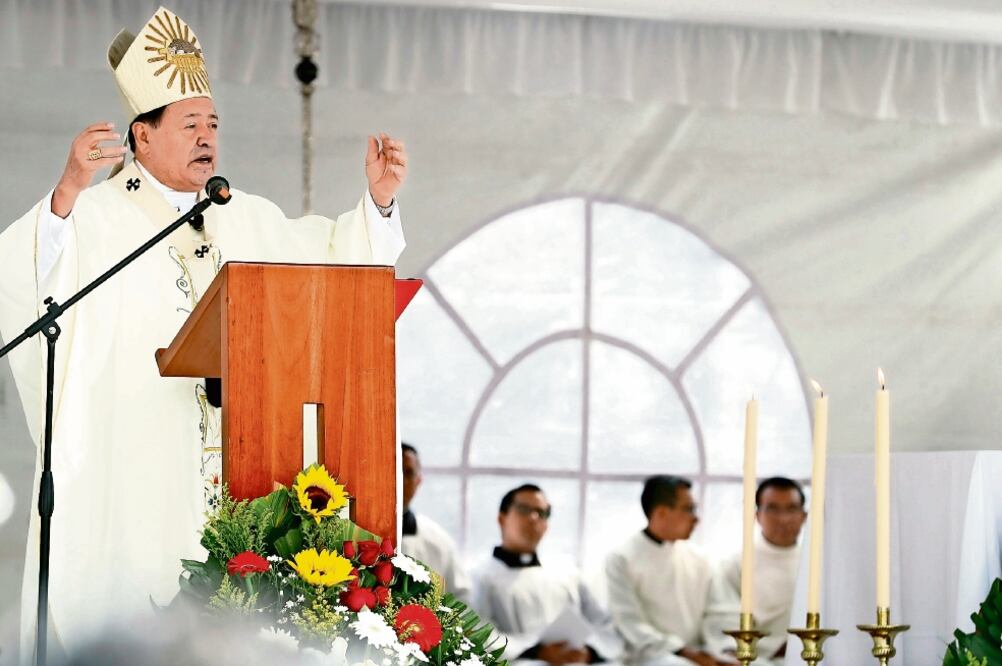 Reza por el líder religioso. El cardenal Norberto Rivera encabezó una plegaria por el descanso del arzobispo Chedraoui. FOTO: LUIS CORTÉS. EL UNIVERSAL