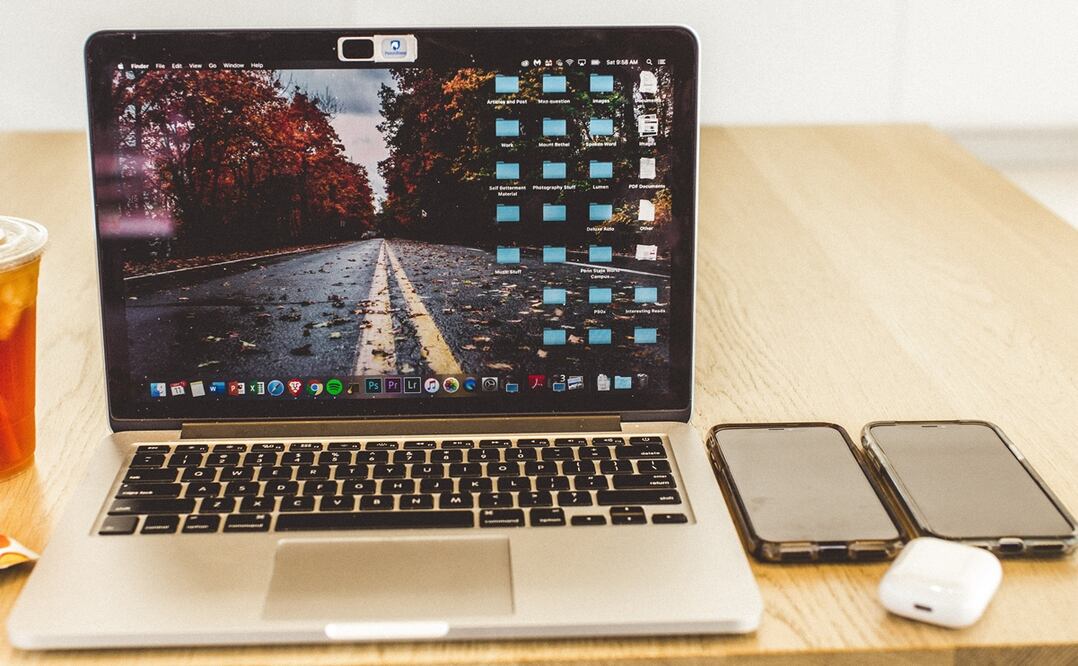 Revisa los mensajes de tus dos cuentas en WhatsApp Web / Foto: Unsplash