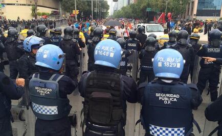 Ingresa comisión de maestros a oficinas del ISSSTE