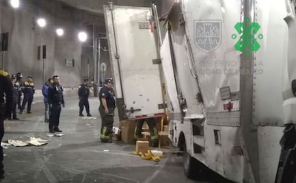 Vuelca tráiler con alimento para mascotas en Mixcoac 