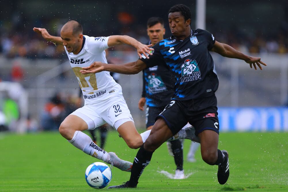 Carlos Gonzalez y Oscar Murillo durante el partido de la jornada 4 del Apertura 2018. FOTO/IMAGO7. 