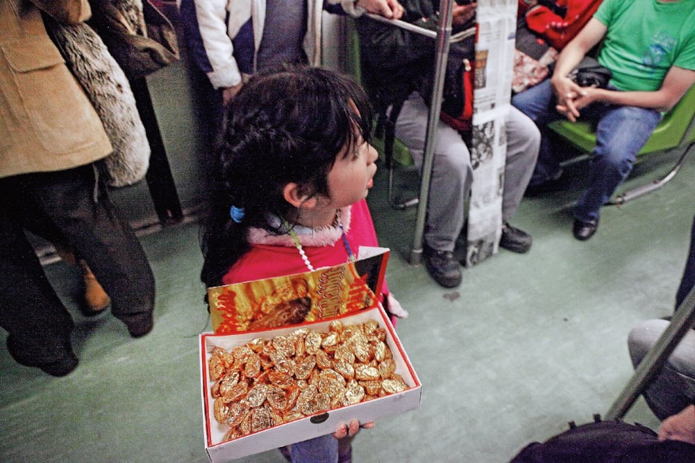 De acuerdo con el STC Metro, a raíz del operativo Cero Tolerancia se registró un aumento en la cantidad de niños que laboran en las instalaciones (ARCHIVO EL UNIVERSAL)