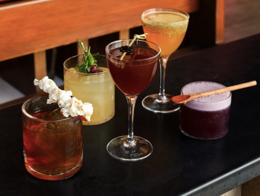 El sendero, la limpia, el brindis, el remedio y la tizatera. Foto: Omar Pérez San Juan