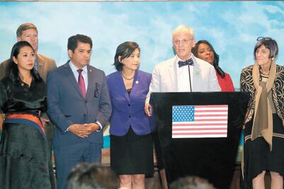 Congresistas de EU se reúnen con el Presidente